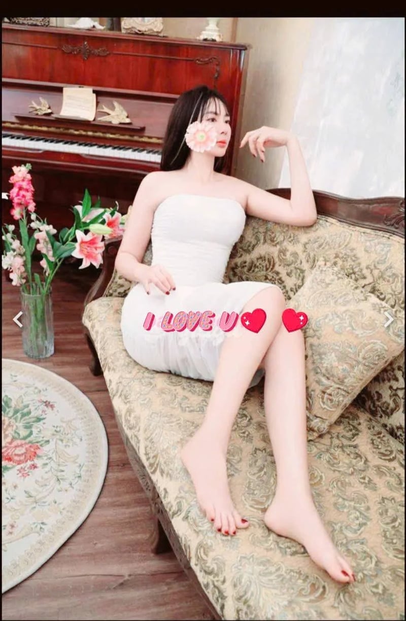 Lâm Gia Linh siêu mẫu chân dài miên man