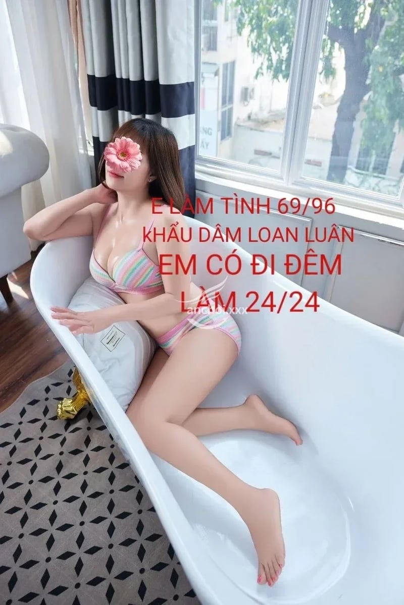 ❤️BÀI CÓ CLIP❤️ HÀ VY XINH VÚ TO KẸP XÚC XÍCH ĐÁ BI BÚ CU RẤT DÂM CHIỀU KHÁCH