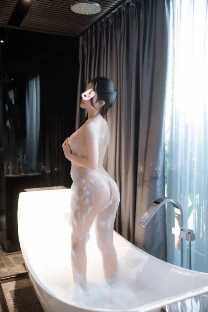 Đan Thy 7340 - Hot Girl Sang Chảnh - Mặt Xinh Da Trắng - Vú To Body Chuẩn - Tình Cảm Chiều Khách