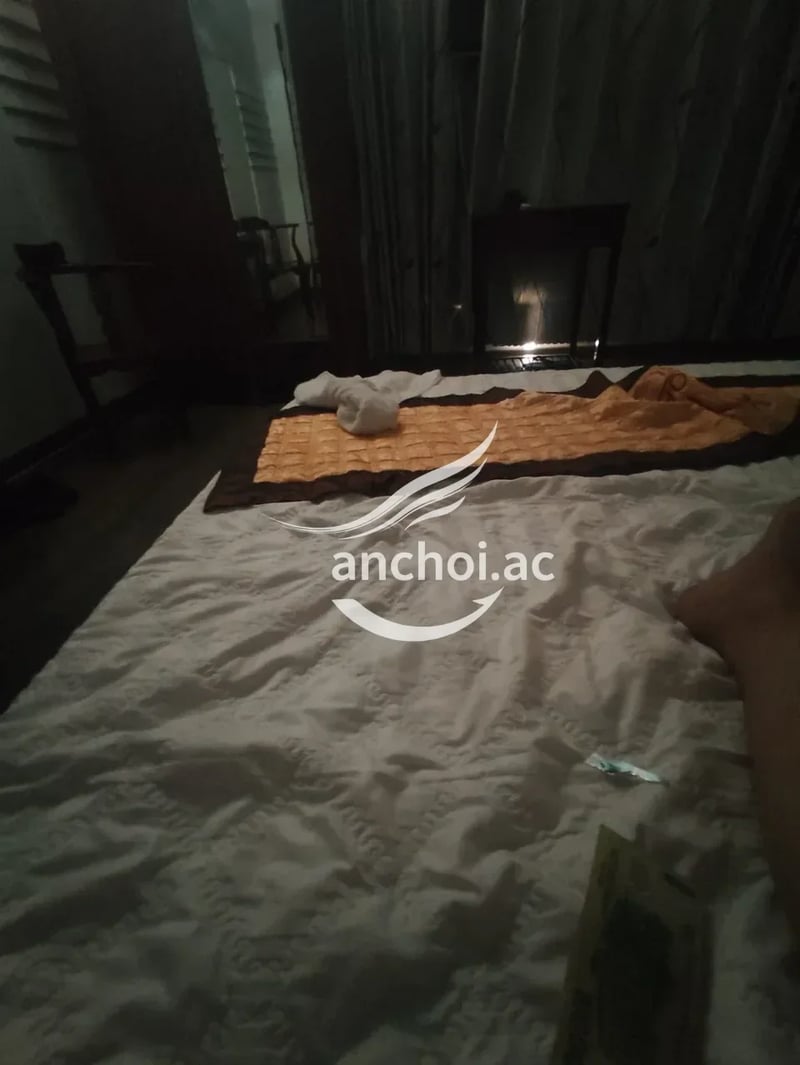 Bé này thái độ rất tệ, vô mặt hầm hầm là biết ngay rồi, hôn ngực ko, vét máng ko — ảnh 2