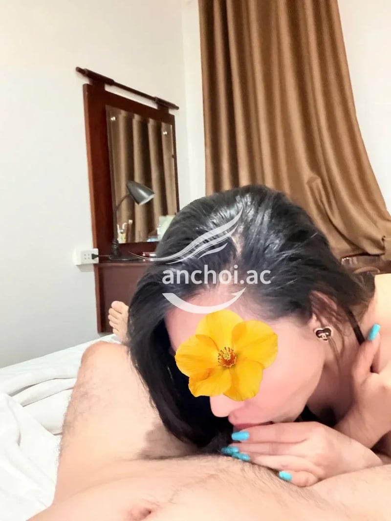 Quả vú chất lượng ấy, đi lần nào cũng phải cho vú kẹp xúc xích mới chịu cơ — ảnh 2