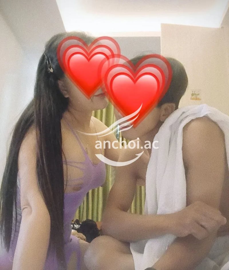 Đánh giá rất thật lòng là mặt em rất xinh và dâm, da trắng, vòng 1 thì quá tuyệt