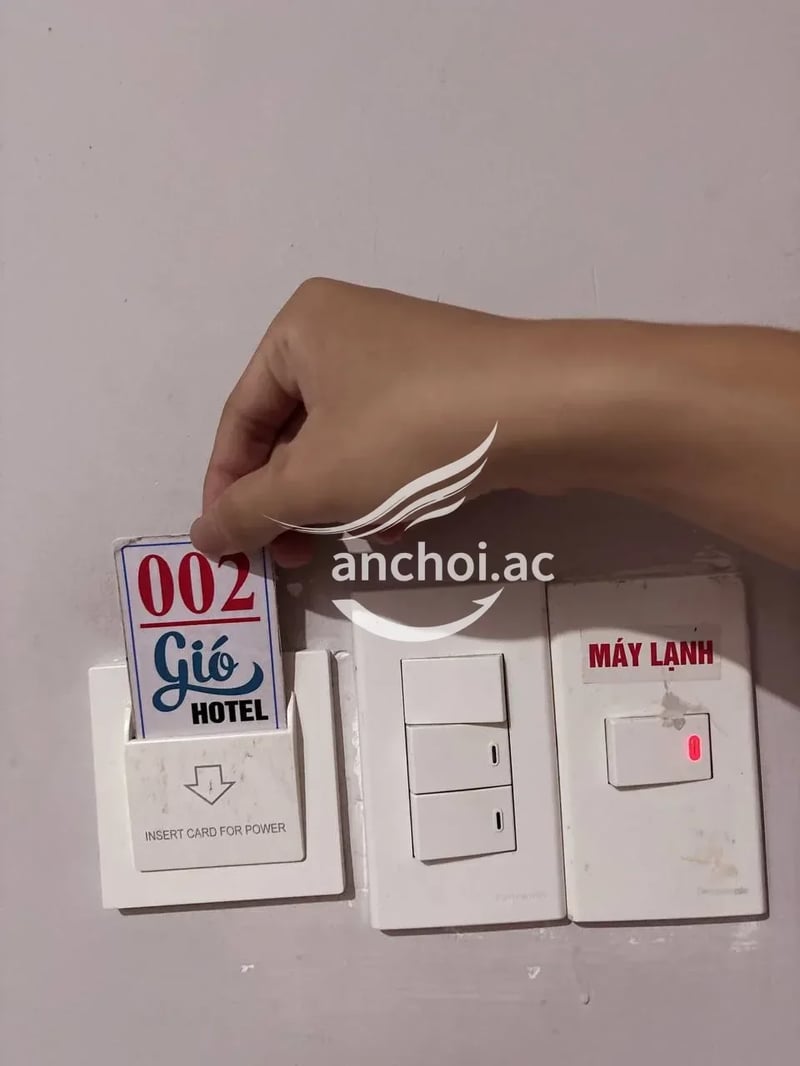 Xếp hình cùng em nó phê lắm, đúng chất gái xinh ngoan nha.
Trắng hồng mặt xinh l