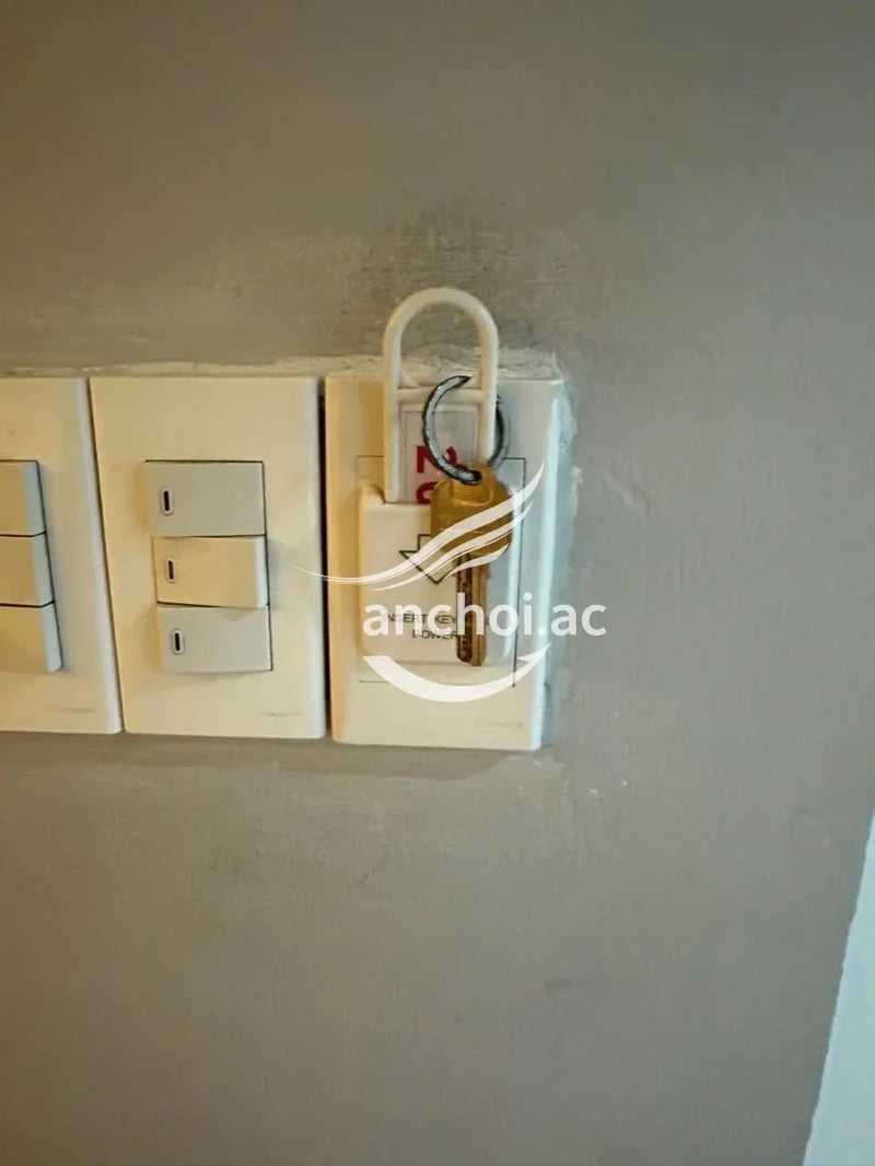 Em này vú to, mông mẩy, rên thích.