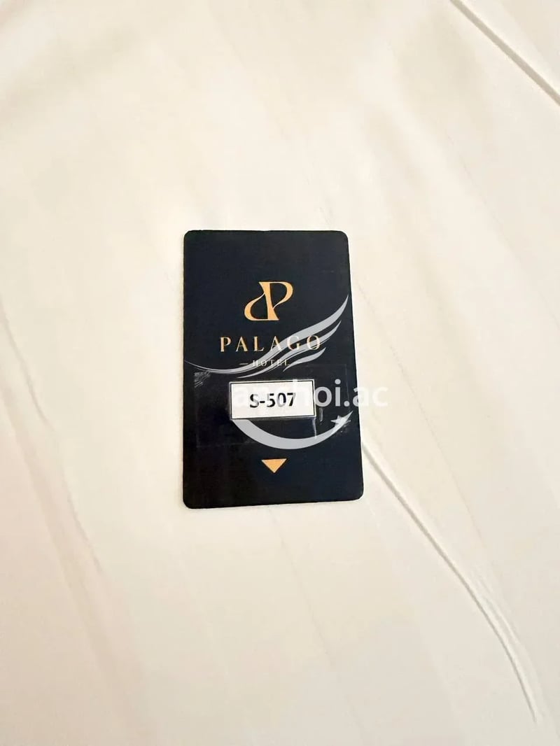 Mặt mũi ưa nhìn, lông lá tía gọn gàng, nước nôi ướt nhẹp.