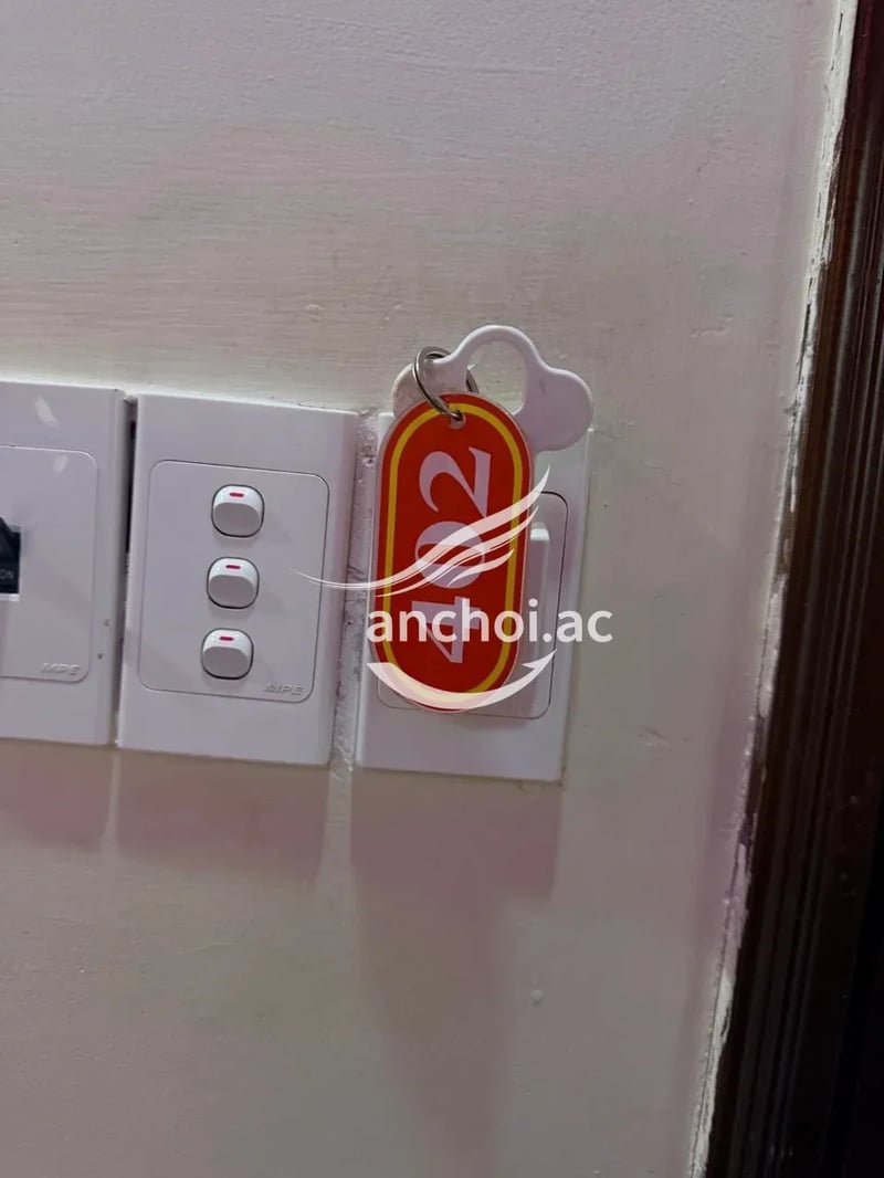 Em có quả mông thần thánh, gặp rồi chỉ muốn úp mặt vào sông quê hahah