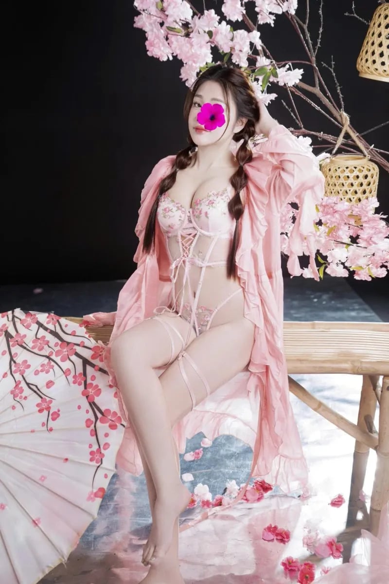 GÁI XINH YẾN NHI_ MẶT DÂM VÚ TO_LÀM TÌNH BAO ĐỈNH LUÔN NHA AE