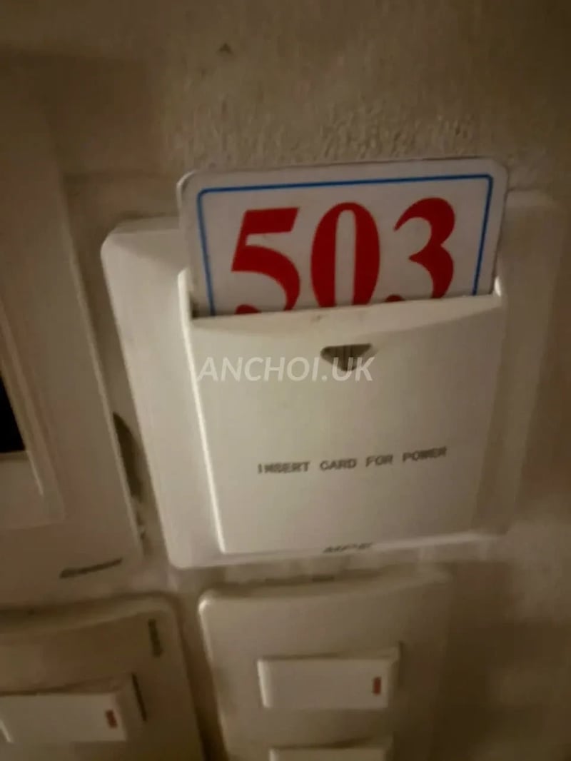 E cao và trắng nhu bông bưởi ko tùy vết luôn .vú thật bóp đúng đả .em rất sach s