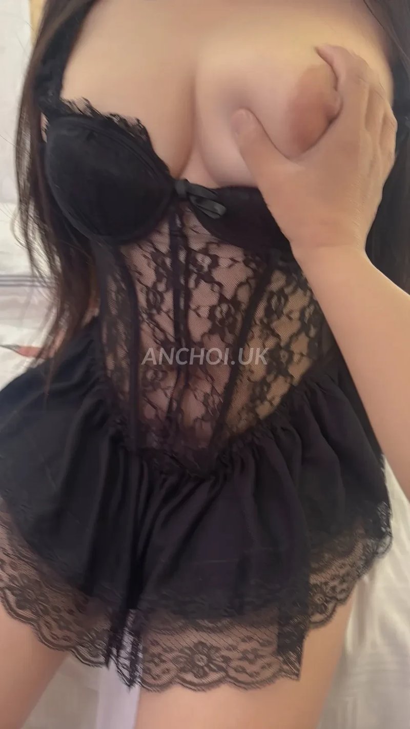 Quá ok nhé anh em xinh dâm vú to cực chất chuẩn hàng đẹp luôn. Dịch vụ ok không 