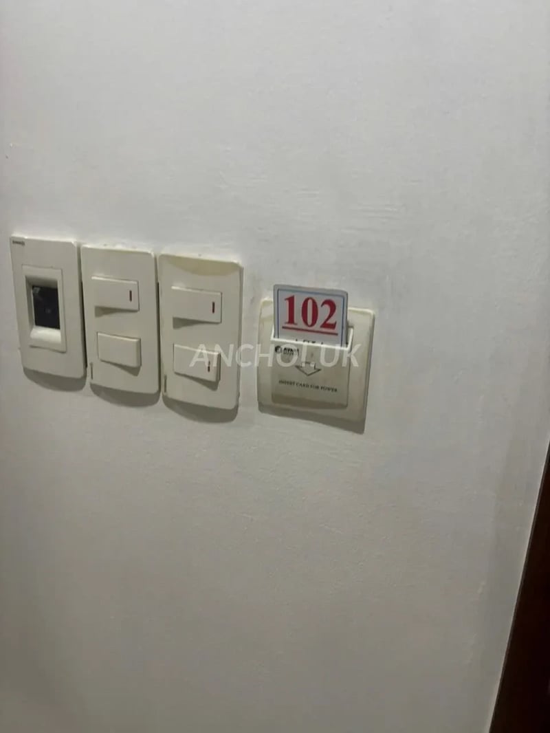 So sánh hai làn da la biet e nó trắng cở nao roi nha a e .ai gu trang bốc thi ki