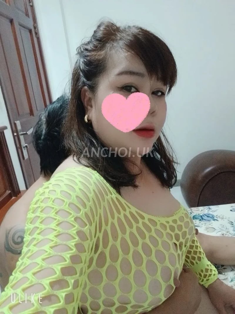 E rất dâm phục vụ tốt