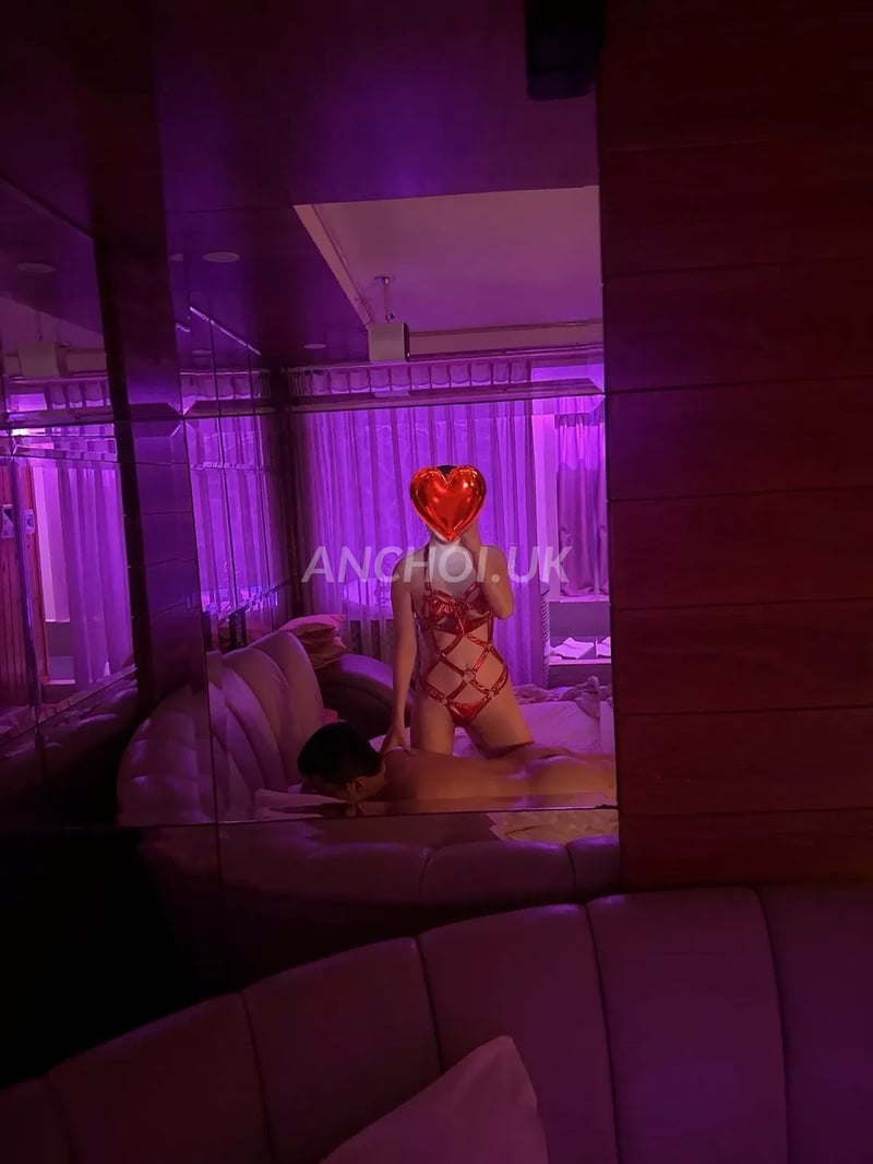 hôm nay được tận hưởng dịch vụ massage của em, em tưới dầu lên người bóng lưởng  — ảnh 2