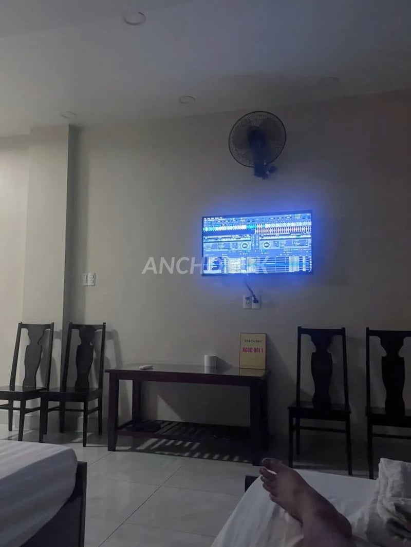 Em xinh, dâm, mông to ngực nở, phục vụ tận tình chu đáo — ảnh 3
