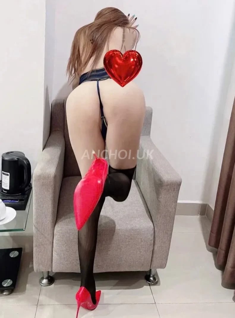 Trắng trẻo xinh ngoan dâm, hàng họ quá thơm, rất thỏa mãn