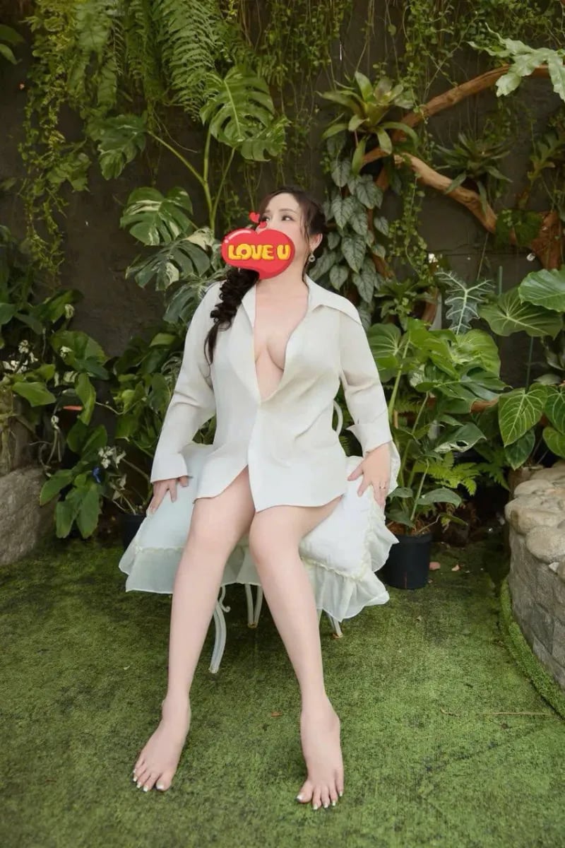 KIM NGỌC - Vú to'Bướm mướt, yêu chiều khách