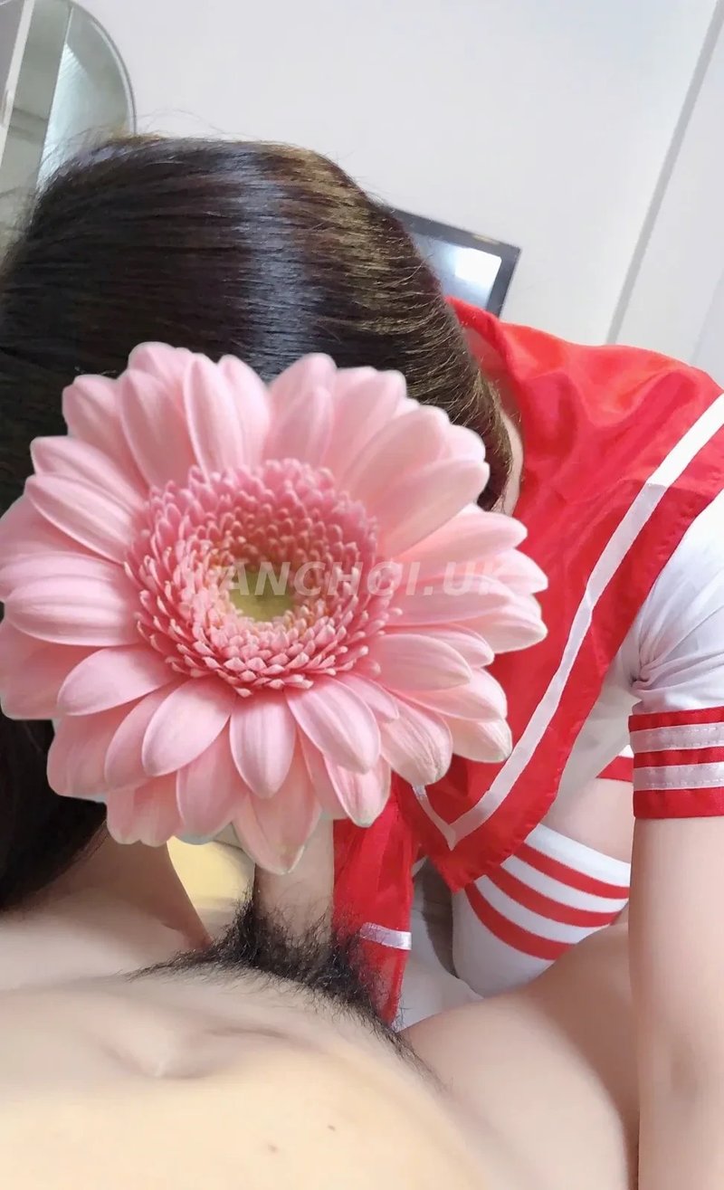 Vú mềm. Eo thon. Bím khít.tuyệt vời nghiện e này mất rồi .