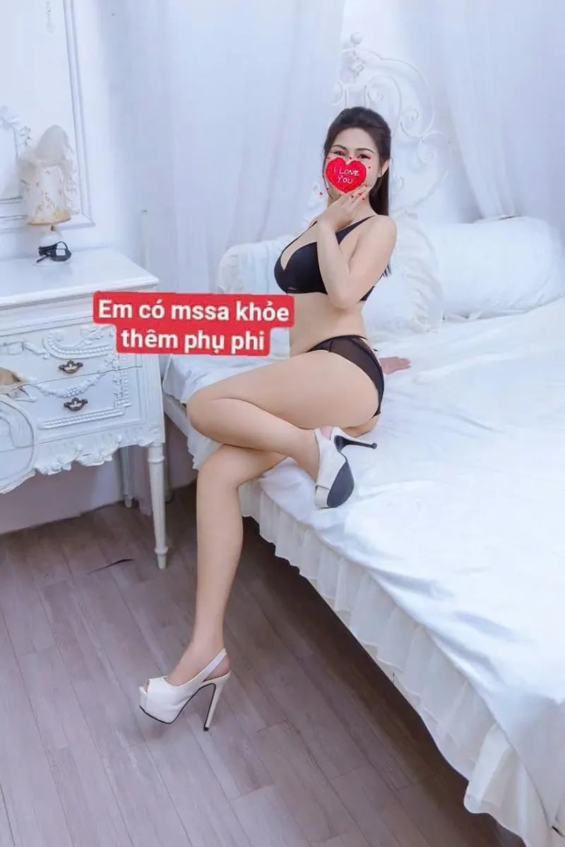 KHÁNH VY -  MẶT DÂM DA TRẮNG VÚ TO MONG CHÒN LÀM TÌNH SAY MÊ