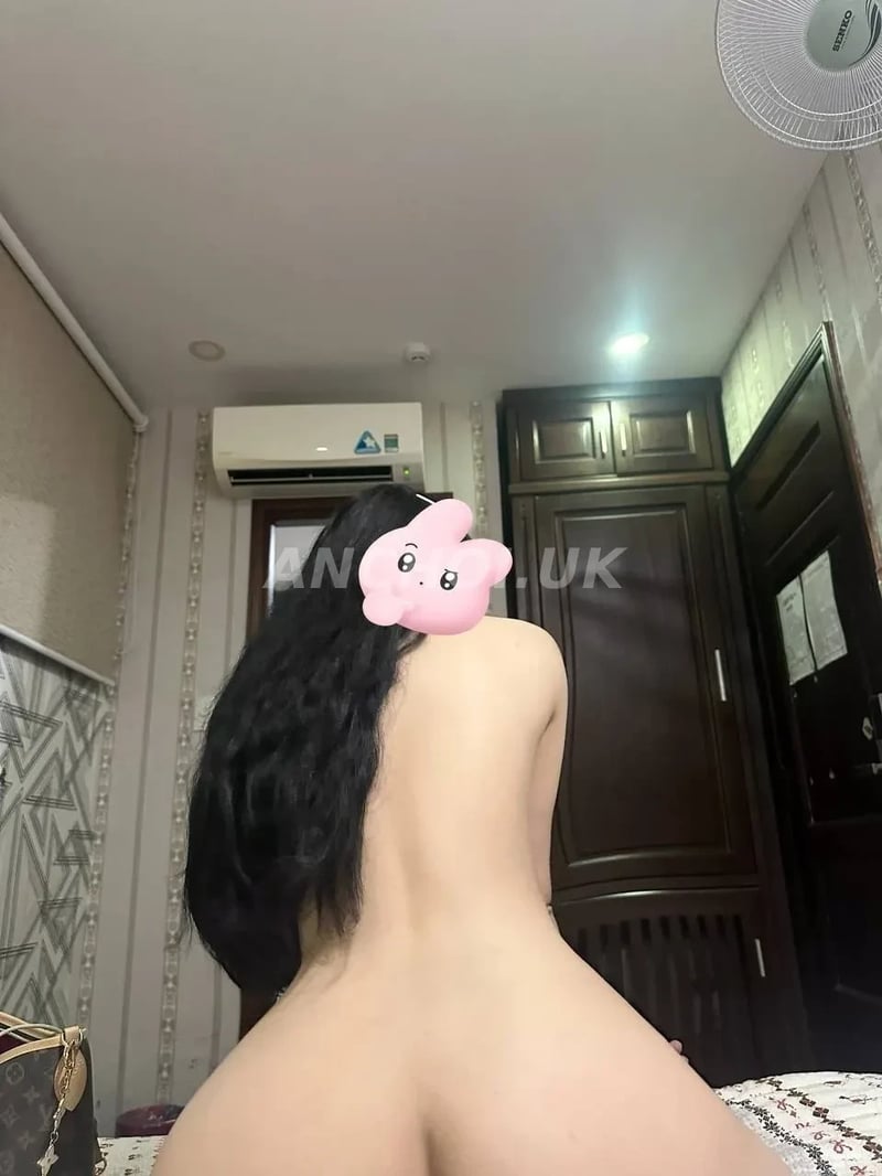 Đã chịch e nó rất xinh, nhiệt tình với khách
Sẽ còn gặp lại em dài dài