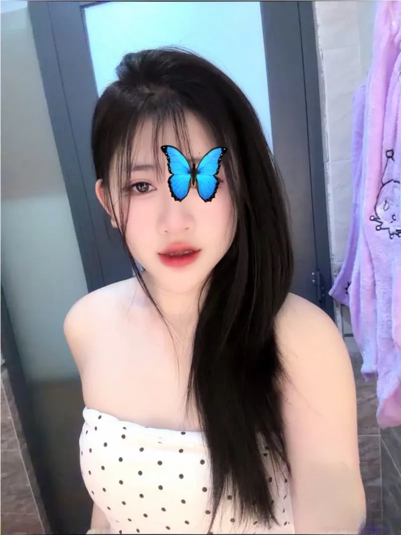 GÁI XINH QUỲNH ANH _ MẶT XINH NHƯ THIÊN THẦN _BODDY RẤT LÔI CUỐN_NON TƠ MỚI ĐI LÀM