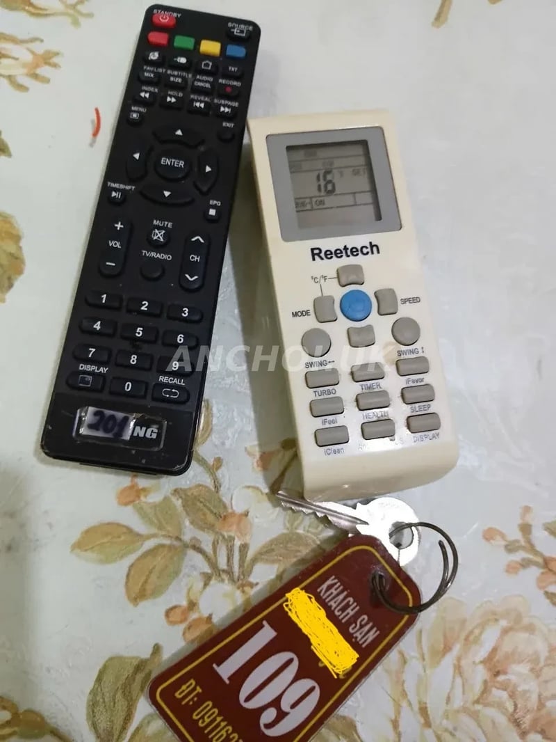 em gái siêu dâm, chiều cao chuẩn, 3 vòng chuẩn căng đét, mặt dâm méo thể tả được