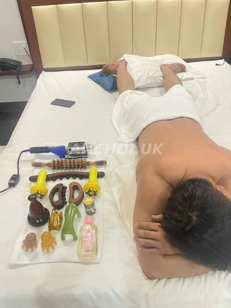 E phục vụ chuyên nghiệp, dụng cụ làm massage đầy đủ, rất tuyệt vời — ảnh 3