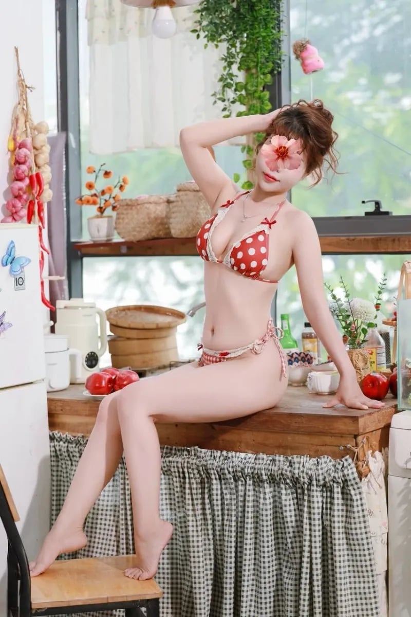 Bé Lan 99 Lần đầu đi làm