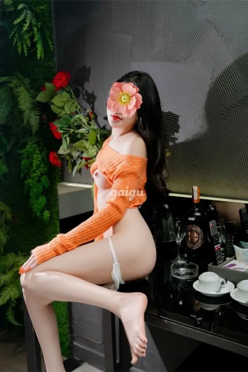 Hot Girl🍃Linh Linh - 2k4 Mẫu Ảnh - Face Xinh - Body đẹp