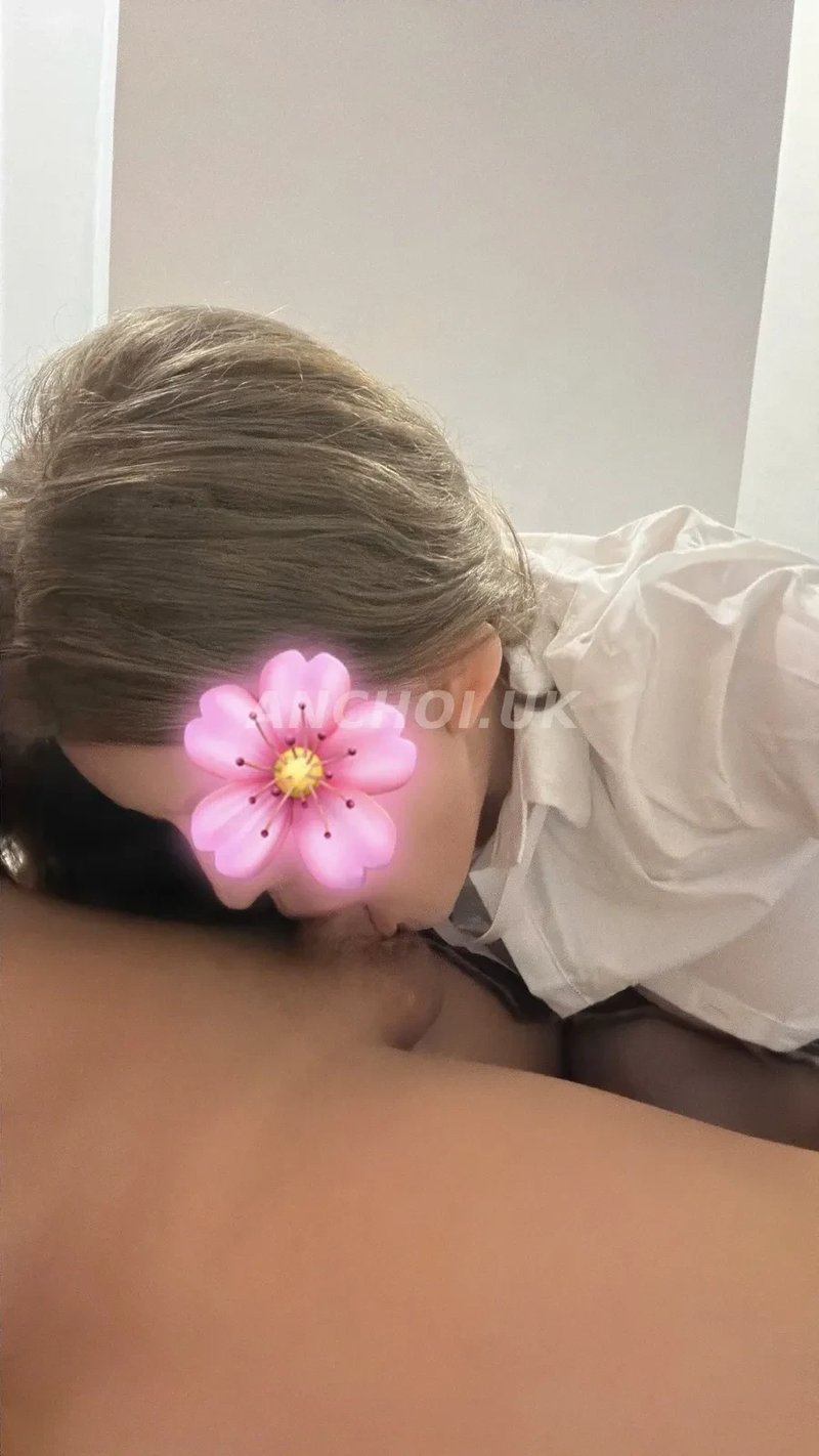 Ngực e to tròn đẹp
Eo thon bé tí tẹo
Mông căng tròn
Bím khít múp
Da trắng mịn
Dá — ảnh 4
