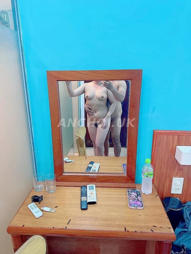 tình cảm nhiệt tình, hàng họ ngon rực rỡ — ảnh 2