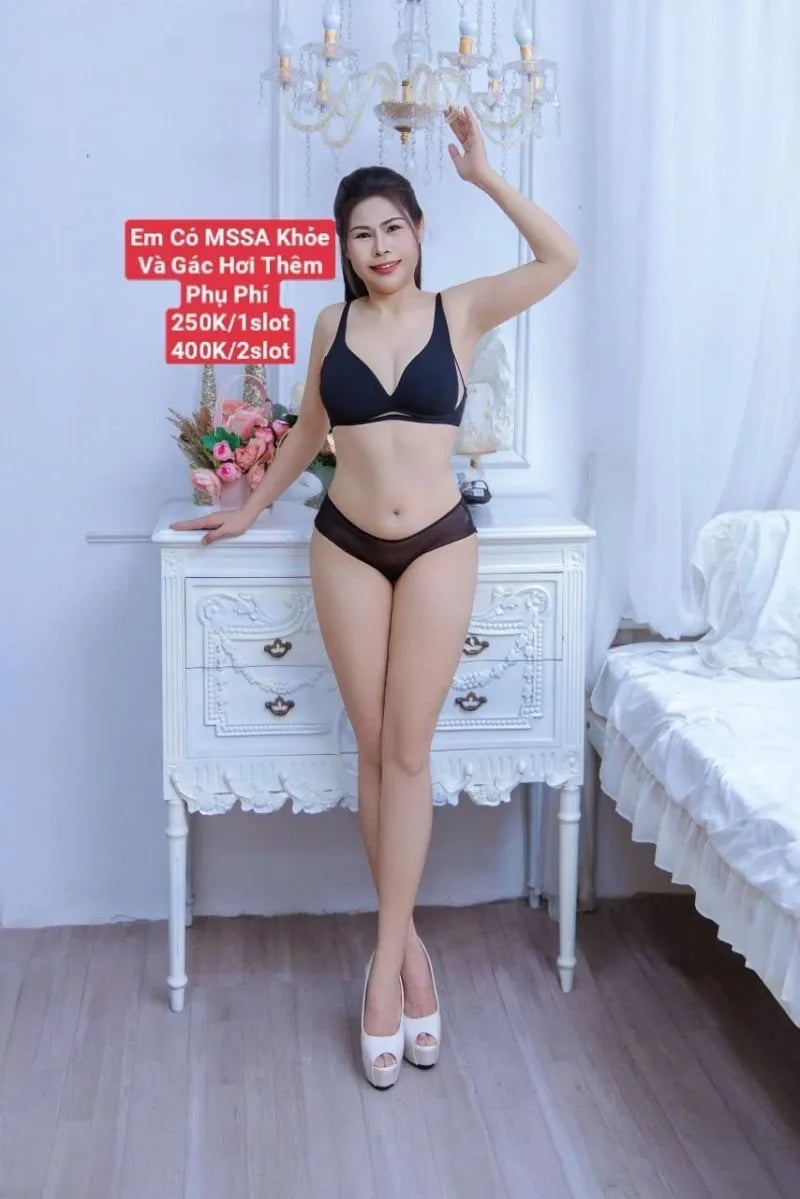 KHÁNH VY -  MẶT DÂM DA TRẮNG VÚ TO MONG CHÒN LÀM TÌNH SAY MÊ